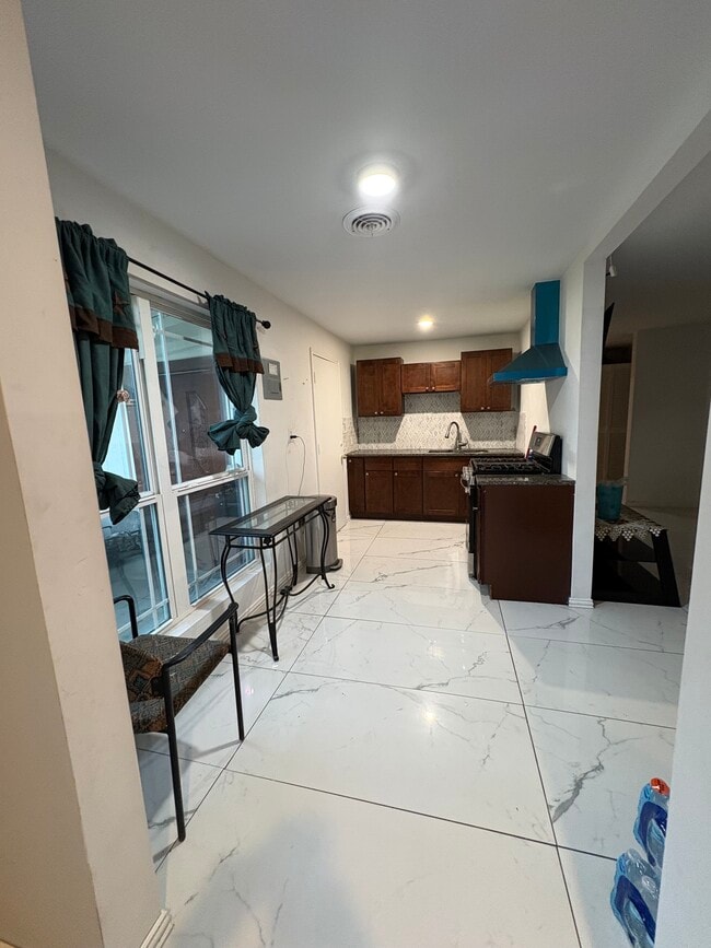 Building Photo - 3225 Schieffer Ave