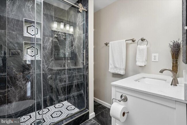 Building Photo - 4400 Loganberry Ln