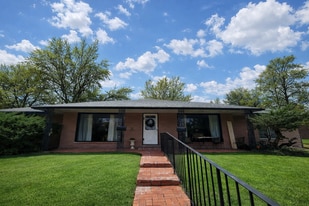 Building Photo - 923 S Greenwood Ave