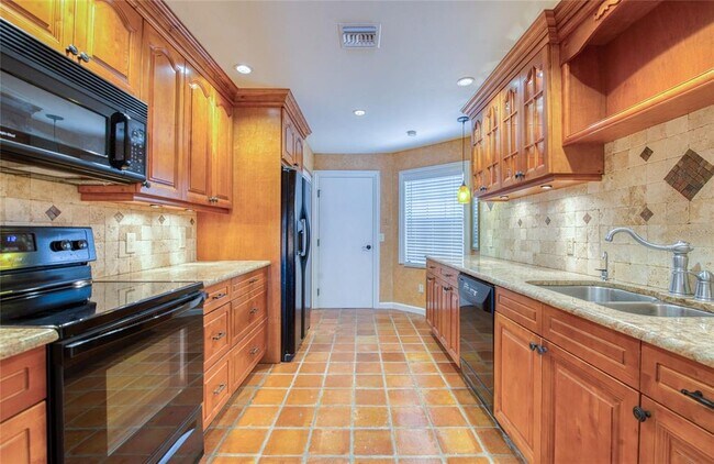 Building Photo - 10410 La Mirage Ct