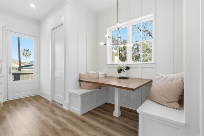Building Photo - 4712 Avenue Q