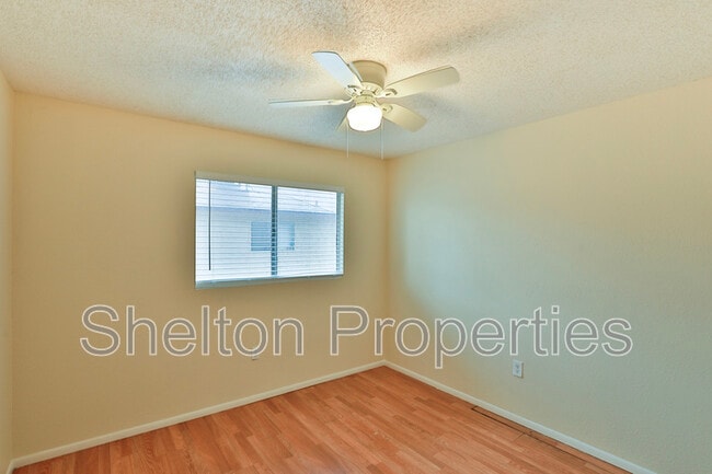 Building Photo - 860 E Brown Rd