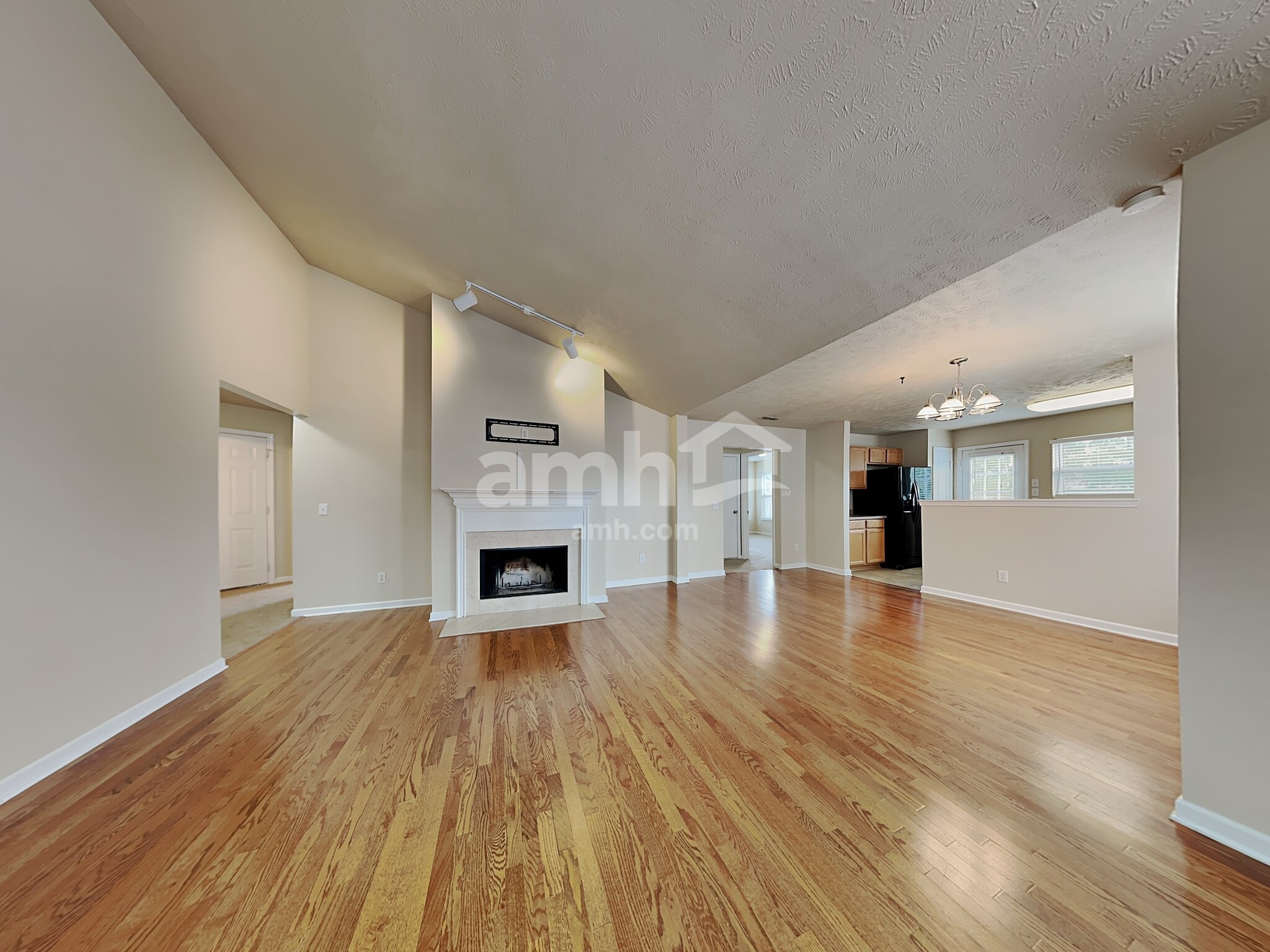 Building Photo - 2104 Erin Ln