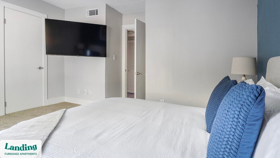 Building Photo - 2000 E Lake Pkwy