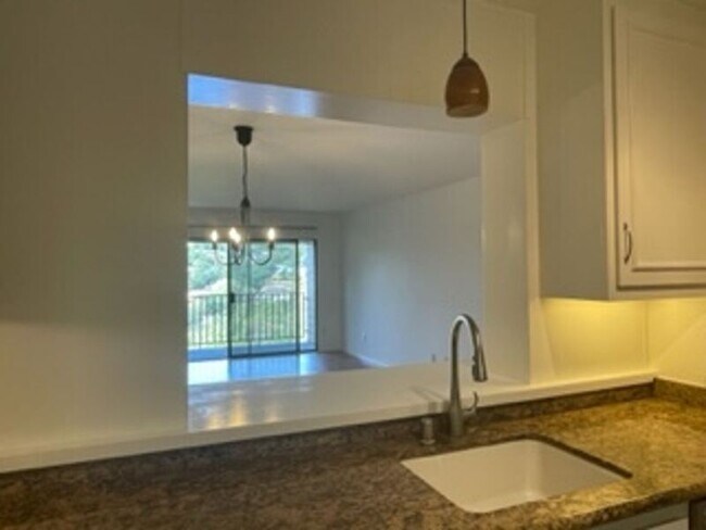 Building Photo - 629 Vía Casitas