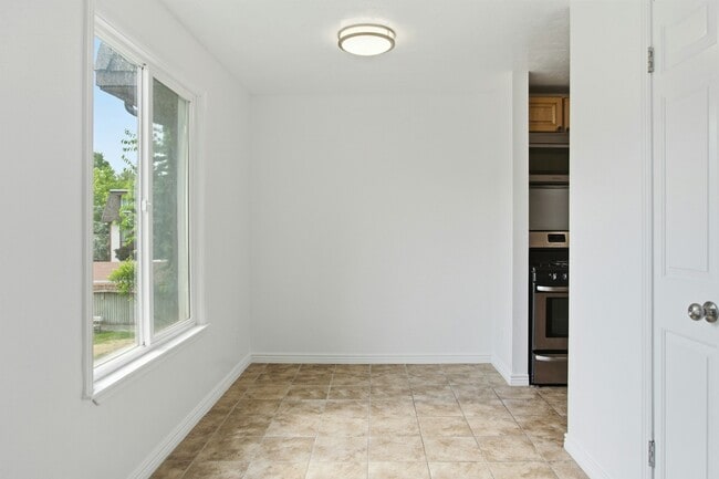 Building Photo - 5396 Willow Ln