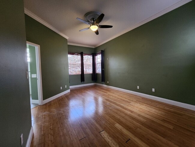 Building Photo - Hunters Creek Home with Fenced Back Yard in Guard-Gated Golf Community