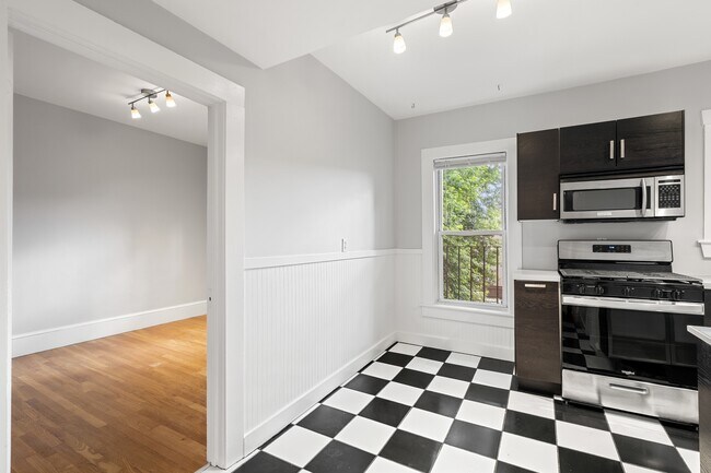 Building Photo - 72 Mozart St