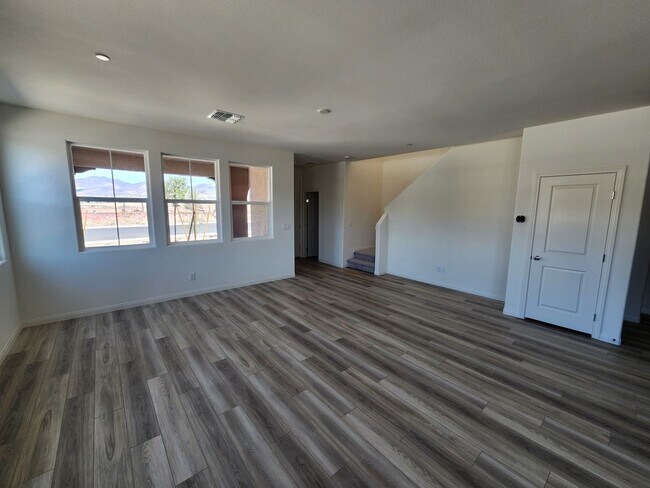 Building Photo - Gorgeous 3bed/2.5bath/2Car home located in Insirada