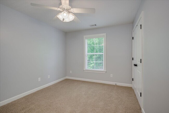 Building Photo - 4122 Chastain Dr