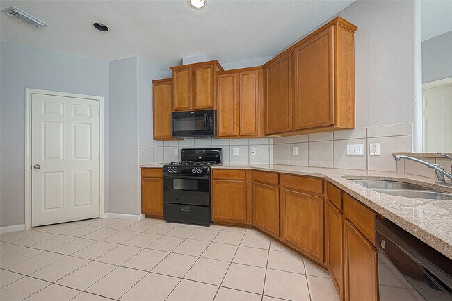 Building Photo - 5203 Heatherdawn Ct