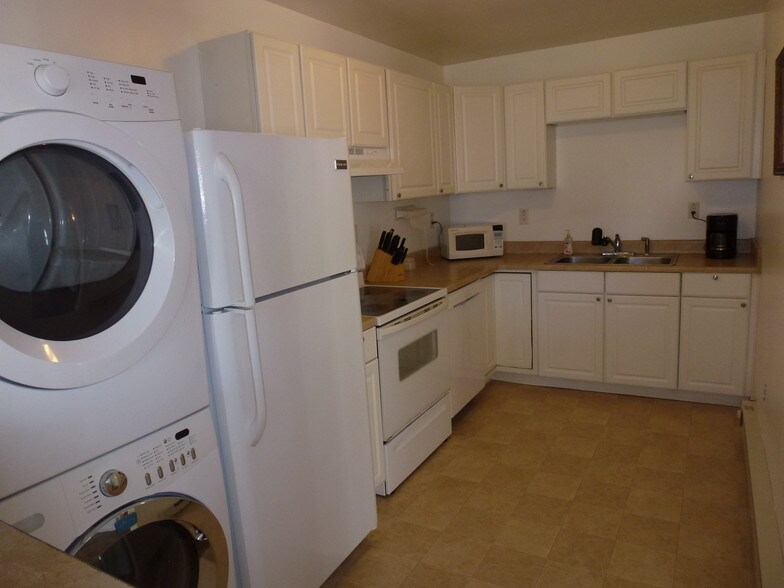 Kitchen - 9485 Bland St