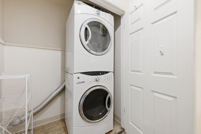 Building Photo - $1,345.95, 2-bed, 2-bath condo located in Colorado Springs with in-unit laundry and $300 cleaning...