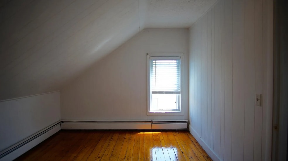 Building Photo - 48 America St