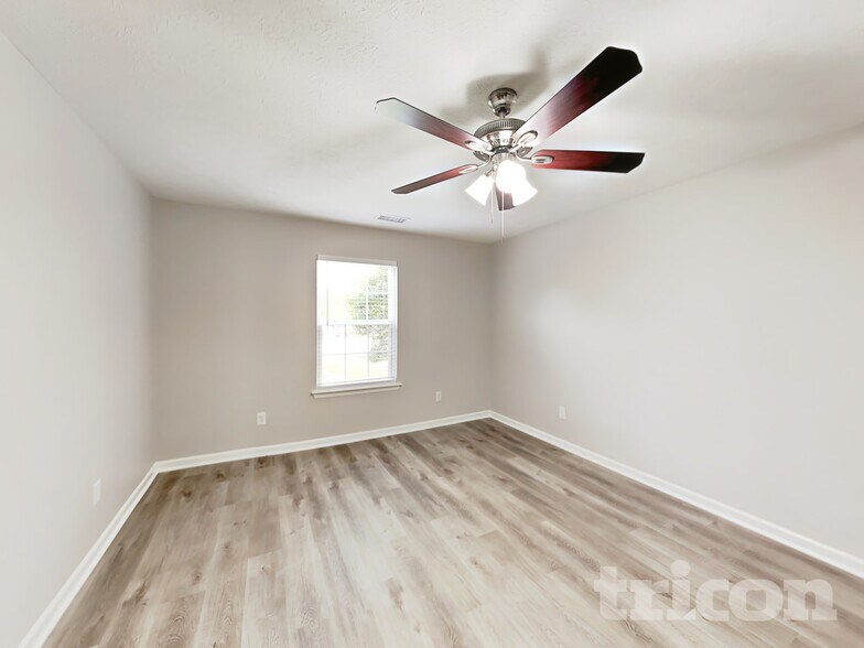 Building Photo - 141 Sara Cir