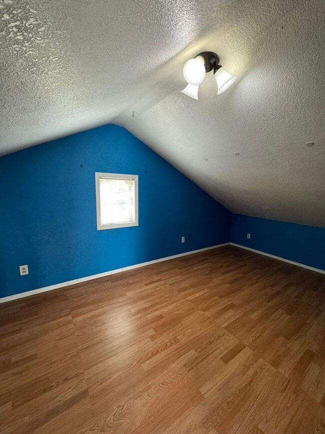 Building Photo - 3 bed 2.5 bath near Pacific Terrace