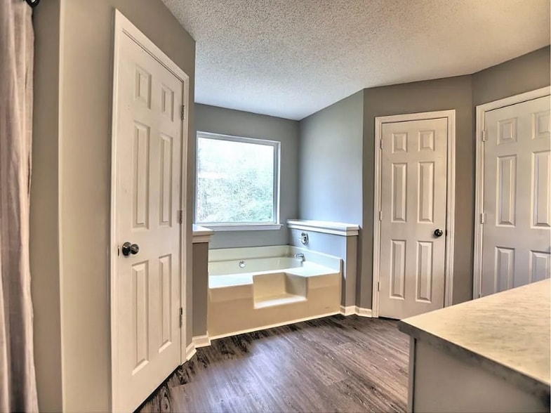 Building Photo - 1075 Roper Rd