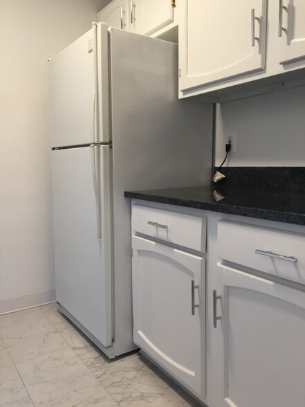 kitchen - 1931 N Cleveland St