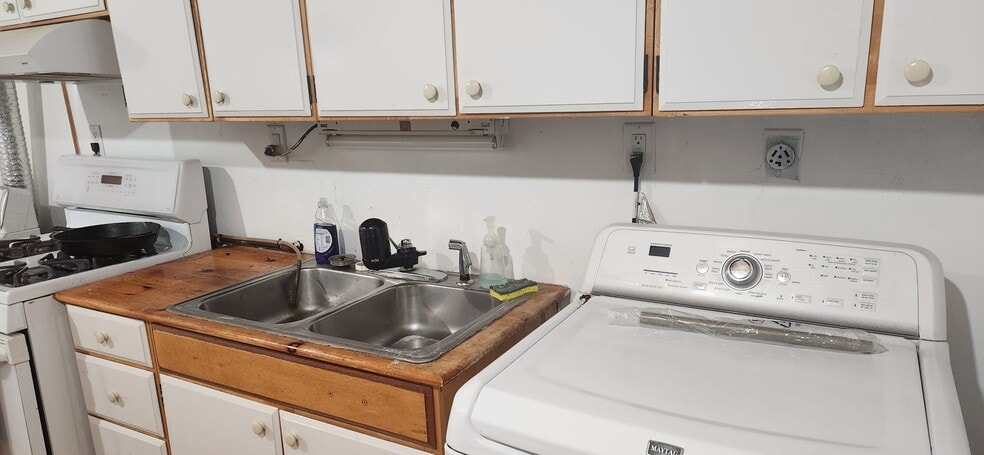 Downstairs Kitchen Laundry - Cabinets - 2116 Thaler Ave