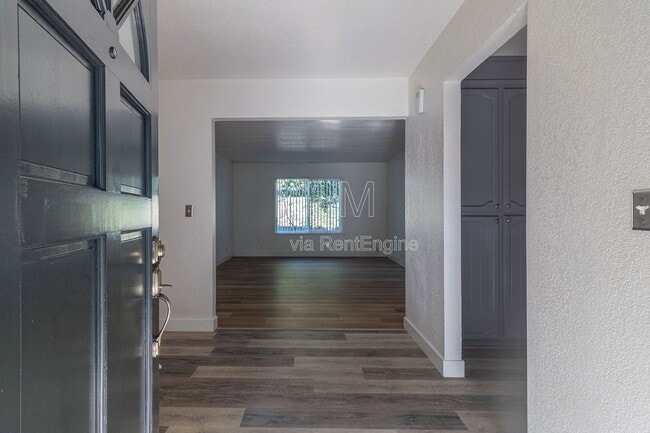 Building Photo - 2828 Smoke Tree Cir
