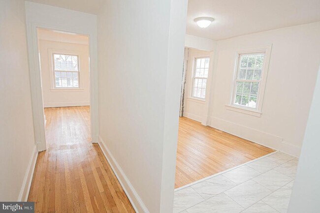 Building Photo - 308 N Division St