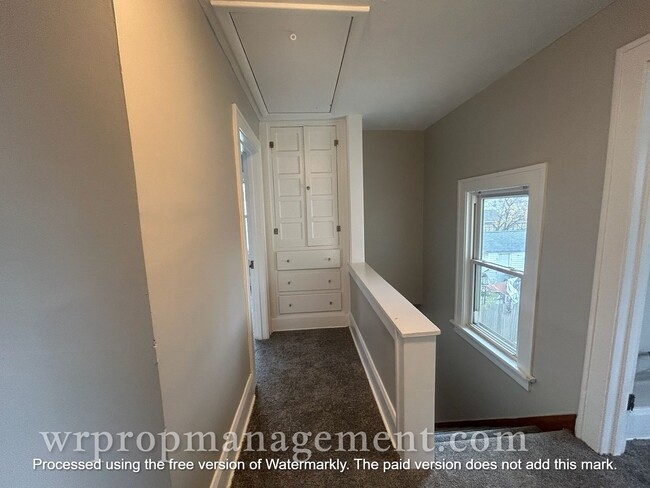 Building Photo - 3 Bed 1 Bath Home is West Toledo Library N...