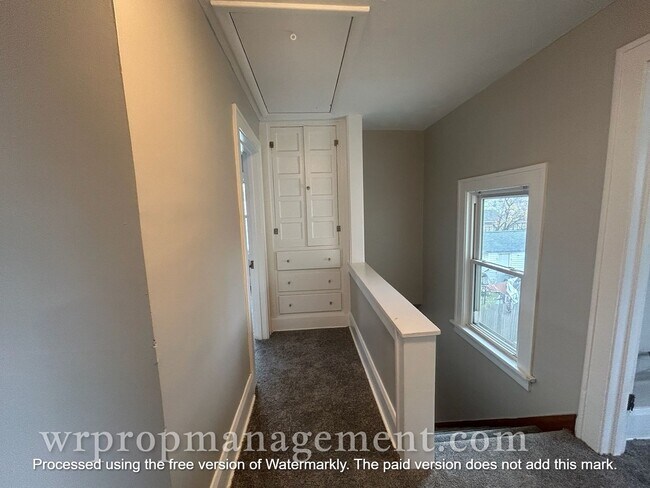 Building Photo - 3 Bed 1 Bath Home is West Toledo Library Neighborhood