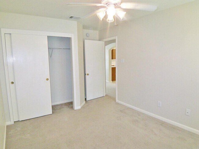 Building Photo - 7335 Kransburg Ranch Dr