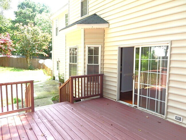 Building Photo - 106 Old House Ct