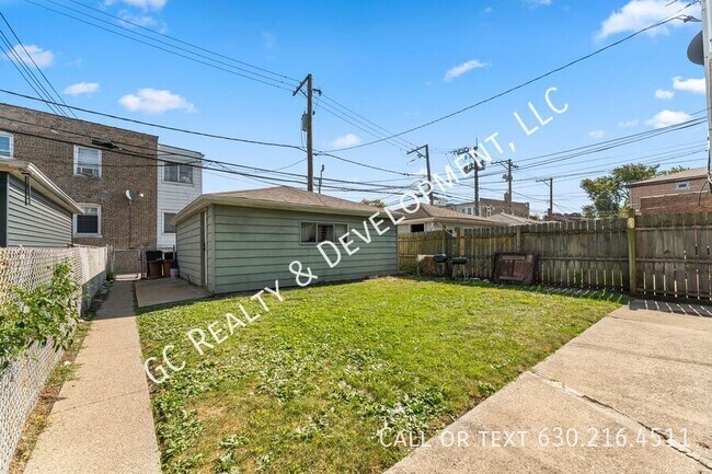 Building Photo - 2517 N Laramie Ave