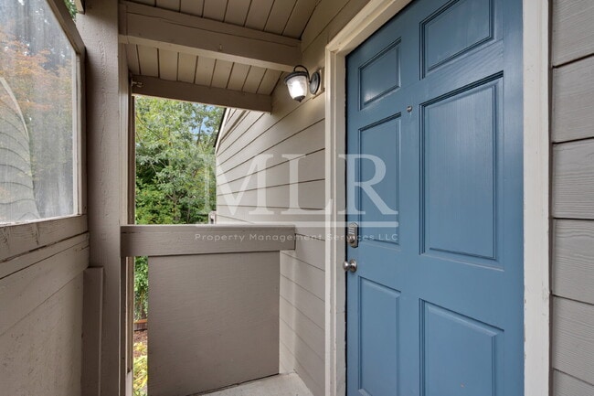 Building Photo - 1700 Lake Park Dr SW