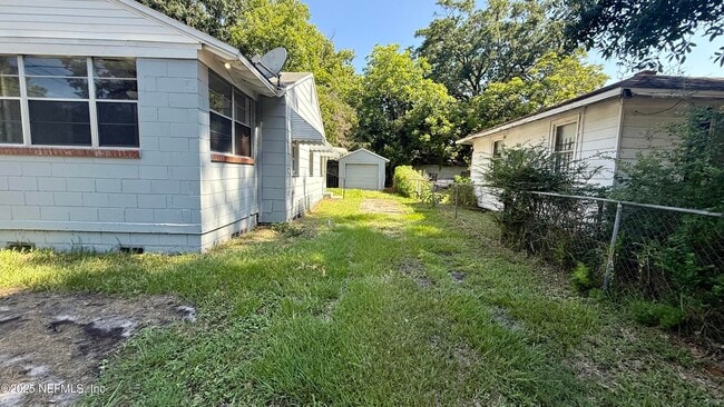 Building Photo - 2047 W 16th St