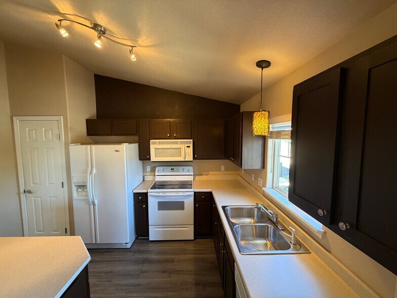 Building Photo - 7125 Ash Creek Hts