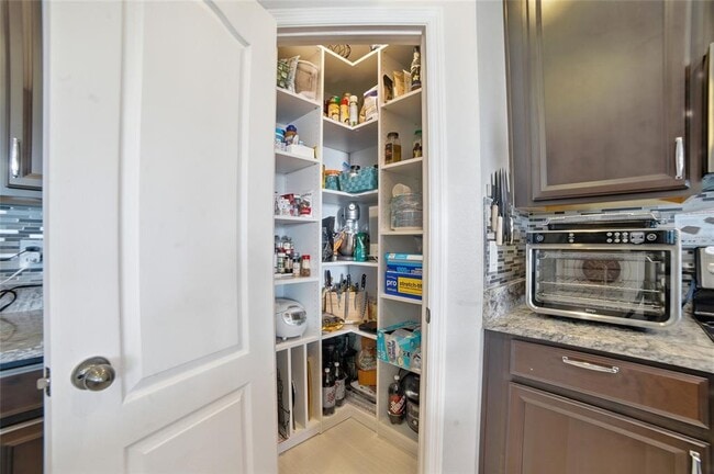 Building Photo - 1461 Clear Brook Pl