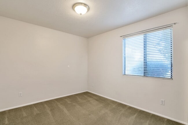 Building Photo - Inviting 2 Bedroom, 1 Bath with Fenced Patio