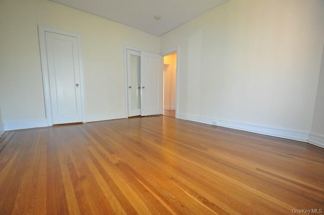 Building Photo - 155 Garth Rd