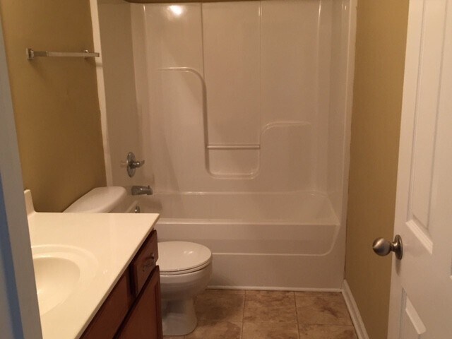 Building Photo - 3 bedroom 2 bath home in Stewarts Creek area.