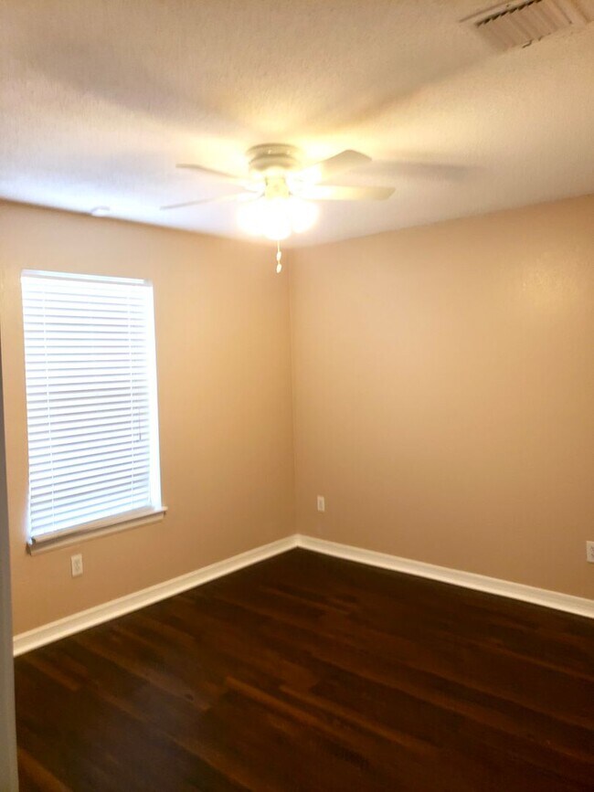 Building Photo - Beautiful home with Swimming Pool in the Hammocks. 4 bedroom 2 bath -Pool lawn service included!!!