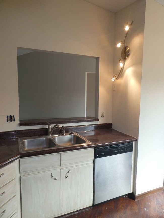 Building Photo - 3 Bed 1.5 Bath Home Off Of Mexico Gravel Road