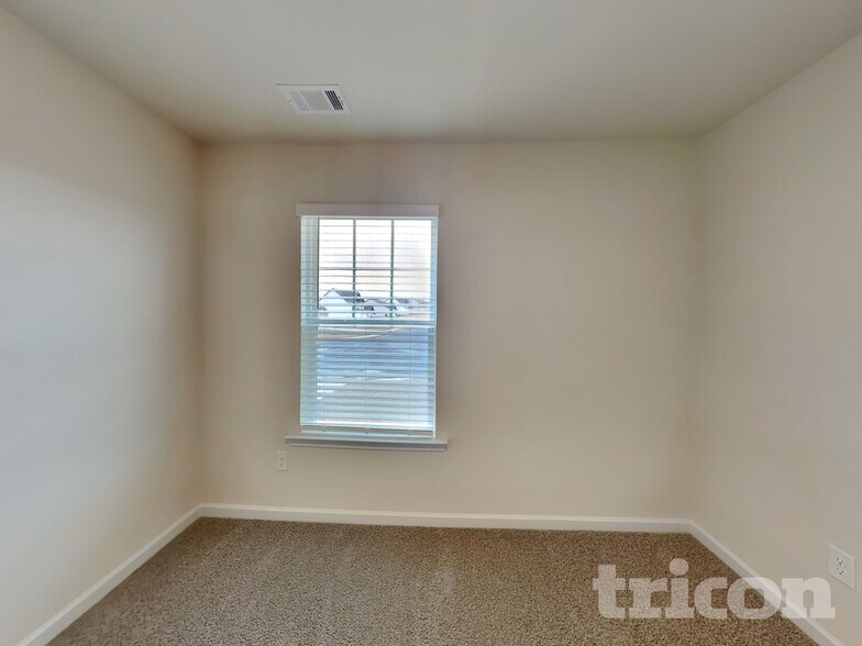 Building Photo - 288 Oliver Dr