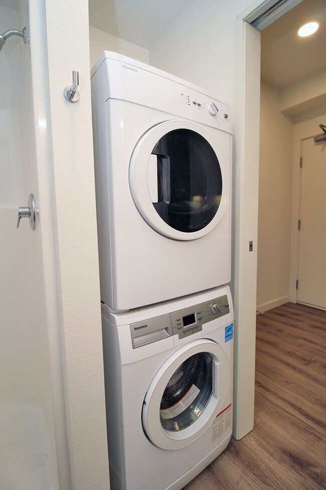 Building Photo - 2919 SE Division St