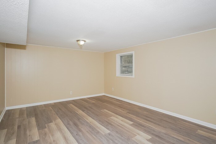 Building Photo - 10007 Camille Dr SE