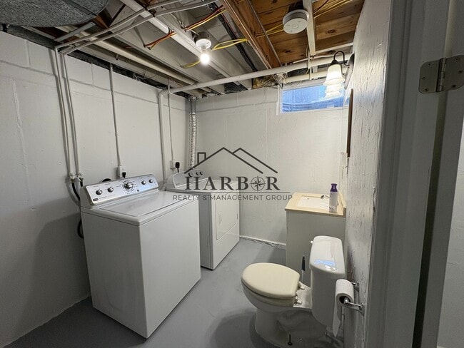 Building Photo - 1/2 Off first full month of rent!