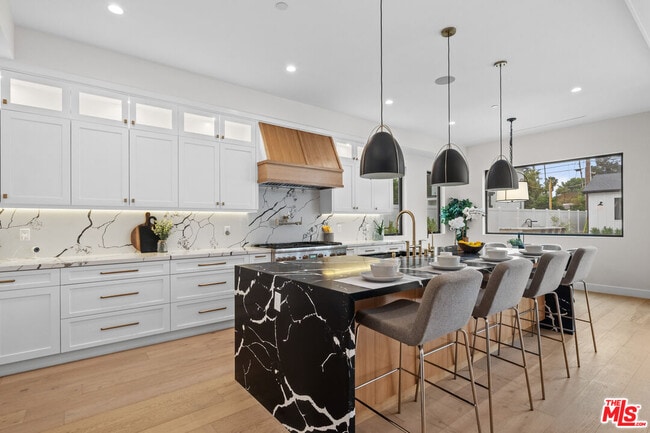 Building Photo - 4475 Mammoth Ave