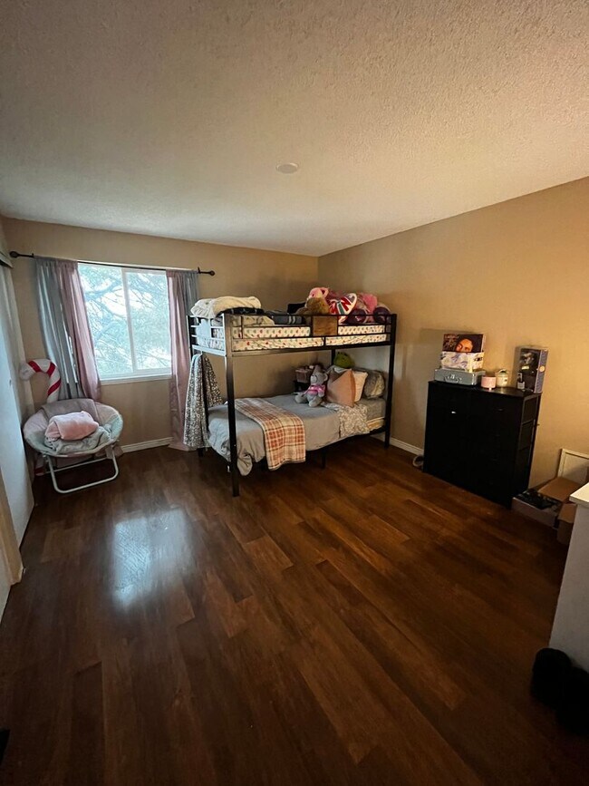 Building Photo - Large 3-bedroom 2 Bathroom in Robinwood!