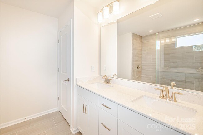 Building Photo - 23018 Clarabelle Dr