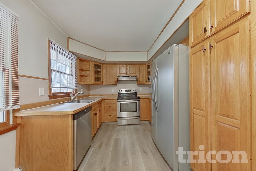 Building Photo - 26 Village Ln