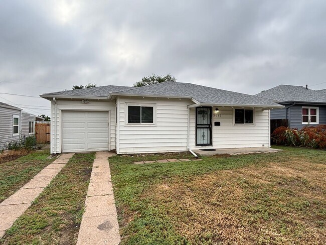 Building Photo - Charming home in Denver with 1-car garage.