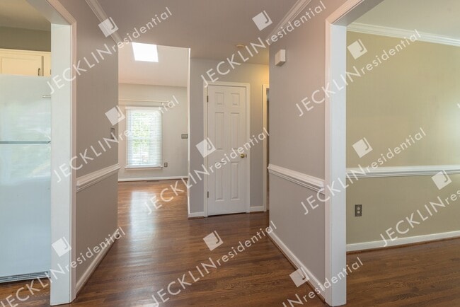 Building Photo - 2329 Horsley Dr