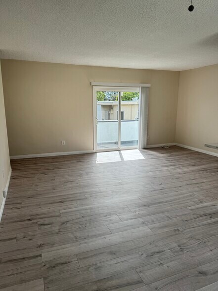 Living room - 10729 New Haven St